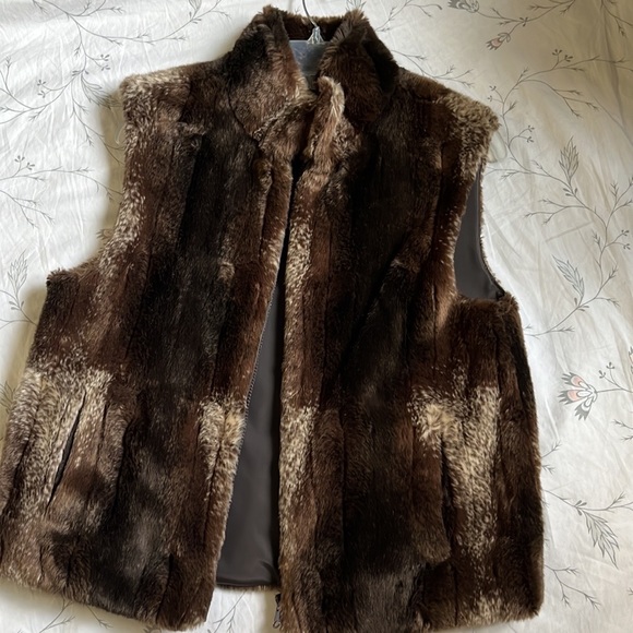 !SOLD! Soft Faux Fur Reversible Vest - Picture 6 of 6